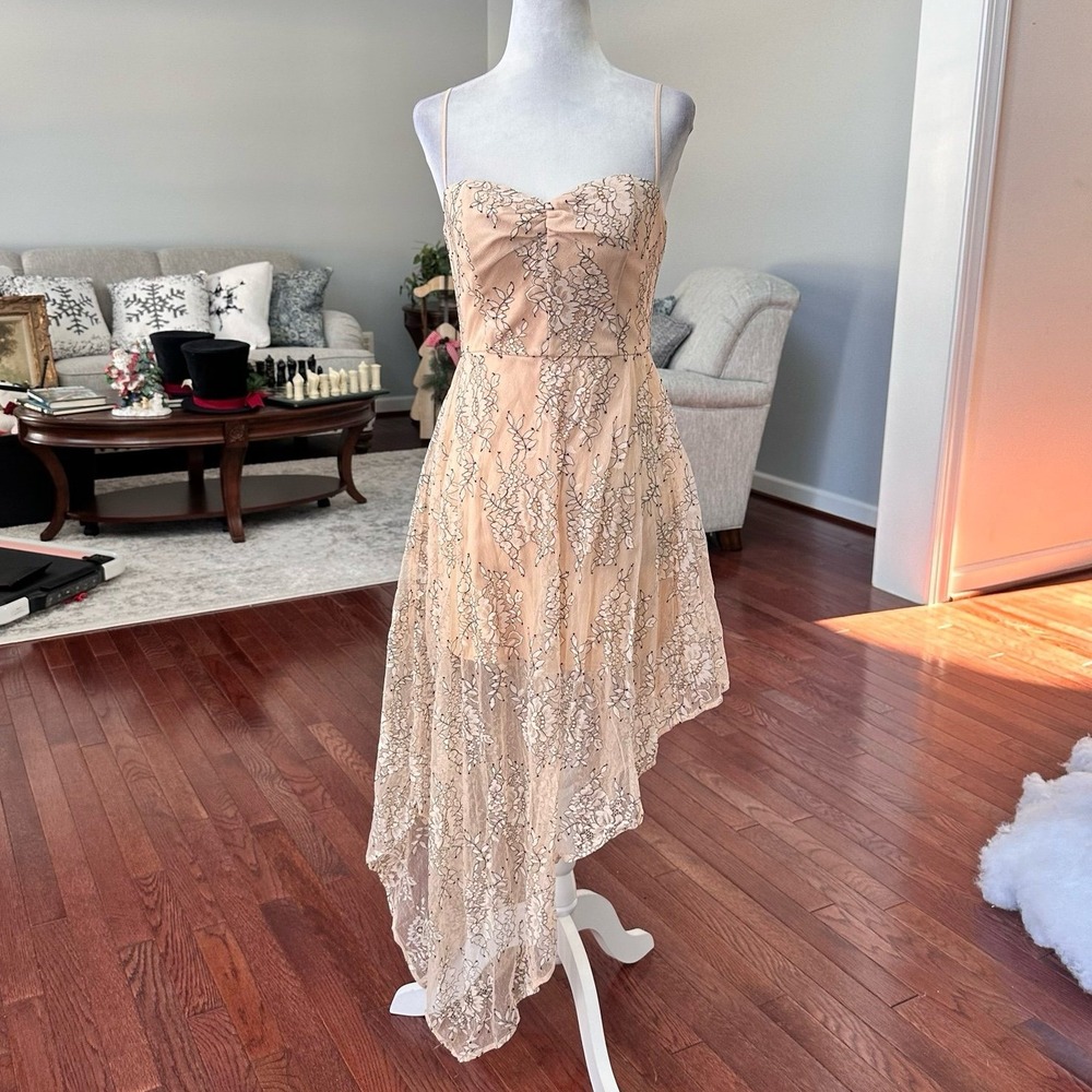 NWT NBD High Low Beige Black White Lace Cocktail Feminine Sexy Dress Size Small